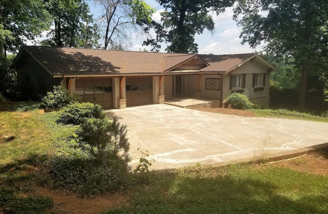 5 bedroom House in Rock Barn Golf & Spa