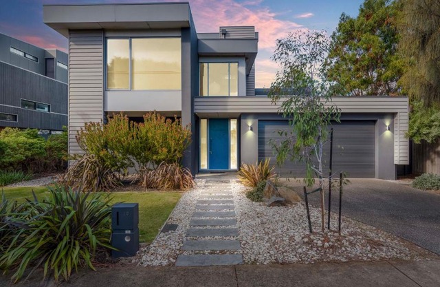 5 Bedroom House - Sleeps 11 - Golf Course Views - Free Parking - Free WIFI