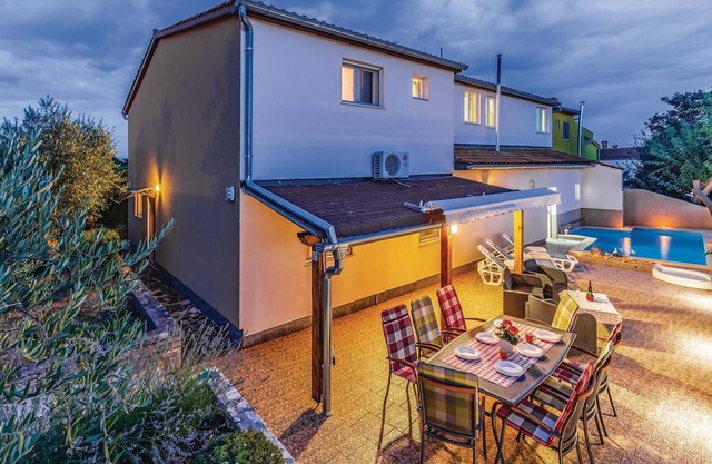 5 bedroom lovely home in Pavicini