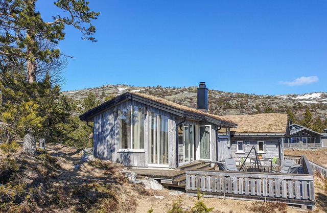 5 bedroom lovely home in Dølemo