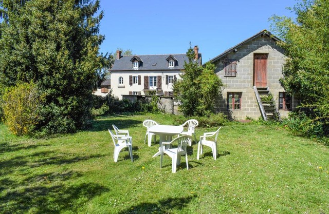5 Bedroom Nice Home In Miossens Lanusse