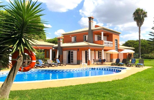 5 Bedroom Private Villa Tenazinha III, pool, garden, BBQ