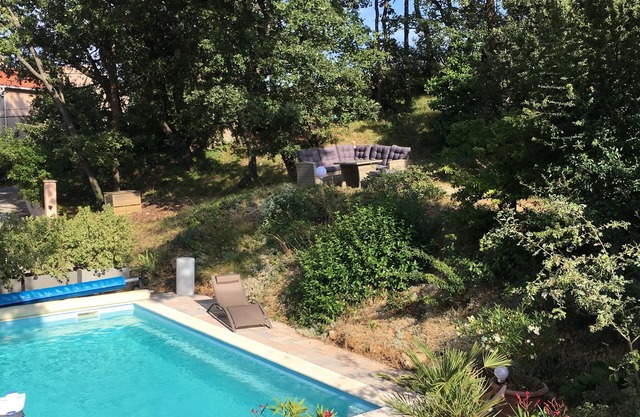 5 bedroom VILLA with pool on a hillside near AIX