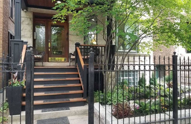 5 Bedroom Wrigleyville experience right by stadium