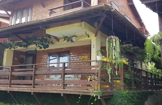 5 bedrooms, 4 suites, family and friends!