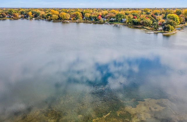 5 BR Lakeside Retreat w/ Huge Rec Space!