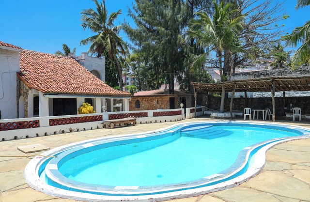 5 br villa All En-suite with swimming pool 2 mins to the beach in Nyali Mombasa