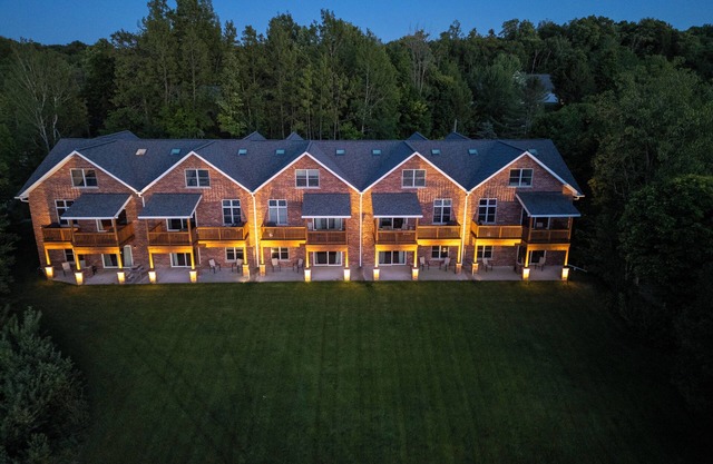 #5 Lake Front Condo - Hamlin Lake, Ludington, MI - 10 Guests