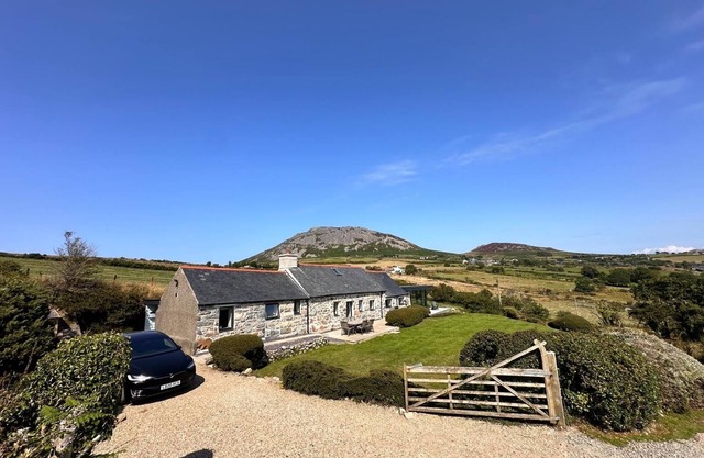 5* Luxury Welsh stone Long Cottage with magnificent panoramic views