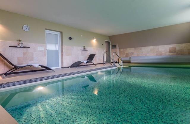 5 Luxus Indoor Pool Villa, 28°, Wlan Gratis, 60 qm Dachterrasse,
