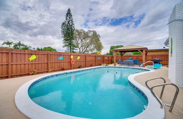 5 Mi to Beaches: Melbourne Duplex w/Pool!