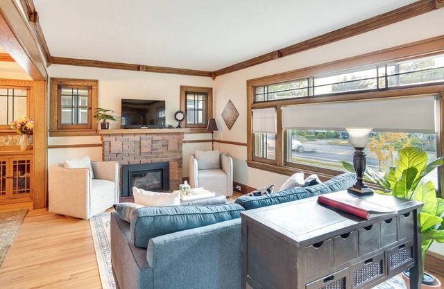 5 Mi to Mall of America: South Minneapolis Home