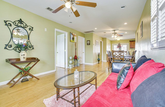 5 Mi to UNO Campus: Remote Working Hub w/Patio!