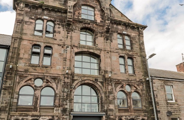 5 MILL WHARF, romantic, country holiday cottage in Berwick-Upon-Tweed