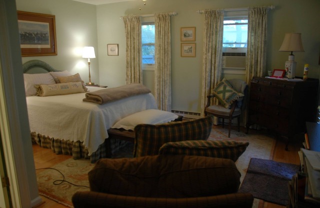 5 Min to center of Middleburg - Private Guest Suite w/private entrance & bath.
