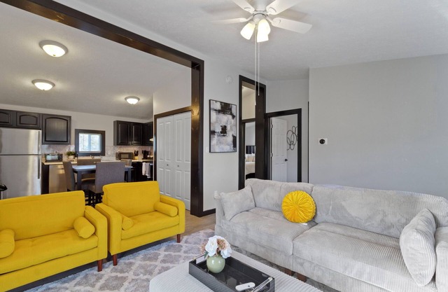 5 mins to Grand Park, 15 mins to Ruoff, pet-friendly, peaceful environment!