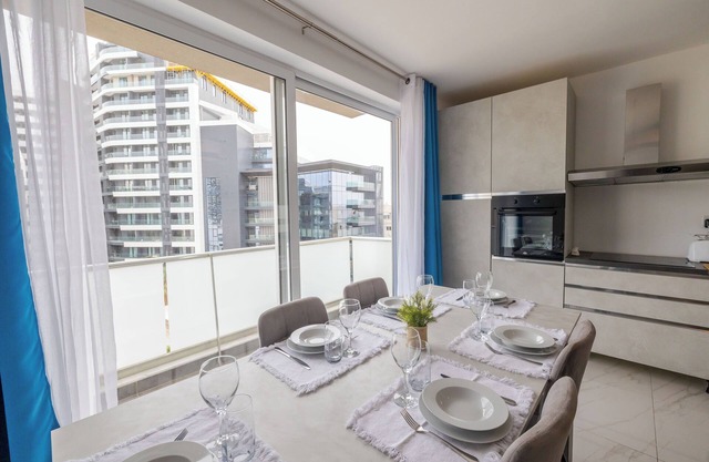 5 mins walk from Valletta Ferry - Apartment in Sliema with City and Sea View