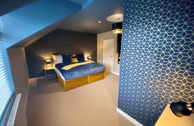 5 minute walk to Anfield stadium and perfect location for the Liverpool Centre