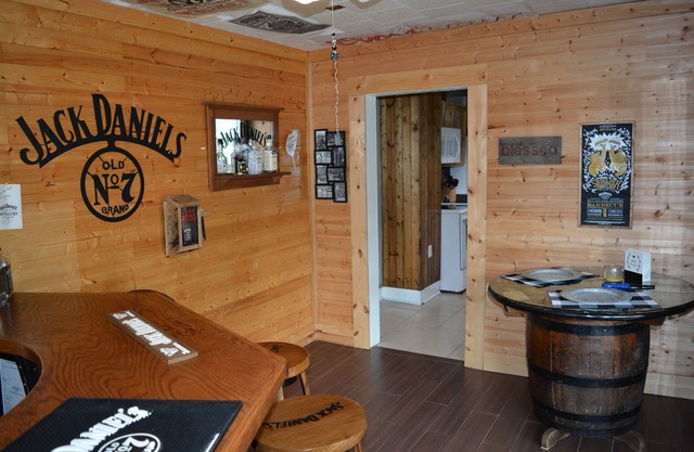 5-minute walk to the Square or JD Distillery; 15-minute drive to Tim's Ford Lake