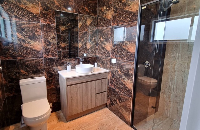 5 minutes from the beach. nFamily sized with full kitchen and facilities