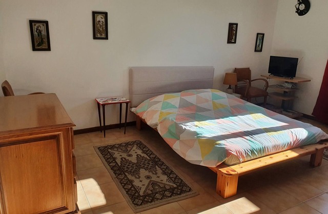 5 minutes from Carcassonne, fully-equipped studio with terrace.