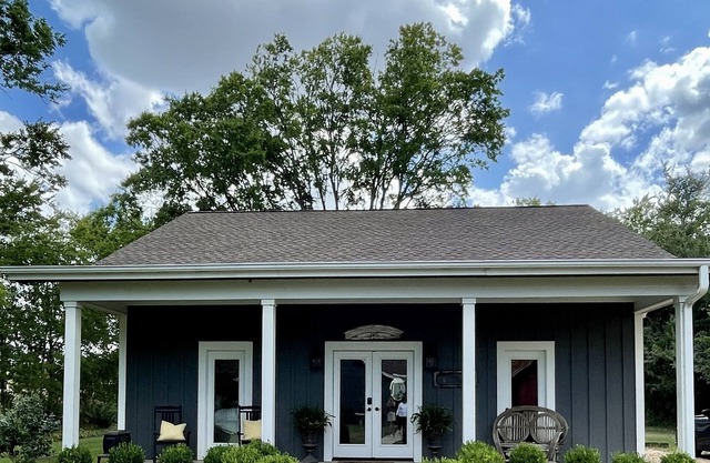 5 minutes from Round Top! Convenient Antiquing Location