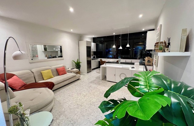 5 minutes from the airport! One-bedroom La Vie apartment with parking