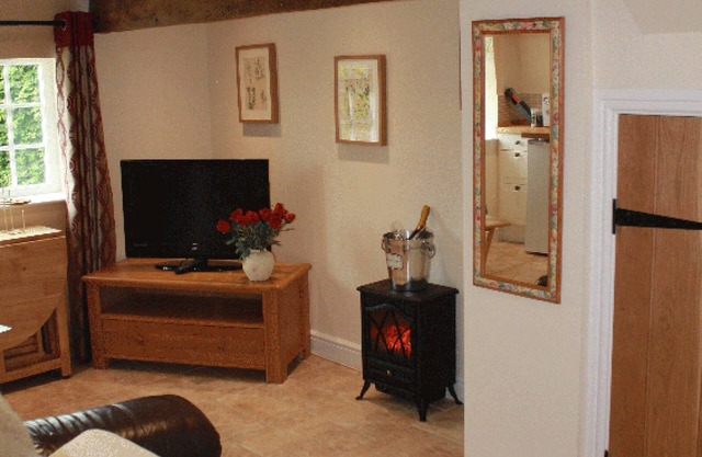 5* PEAK DISTRICT COTTAGE NEAR ASHBOURNE & ALTON TOWERS
