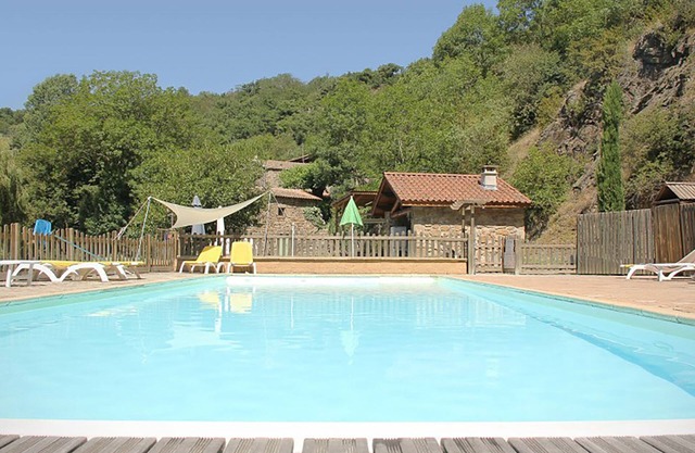 5 riverfront chalets with swimming pool