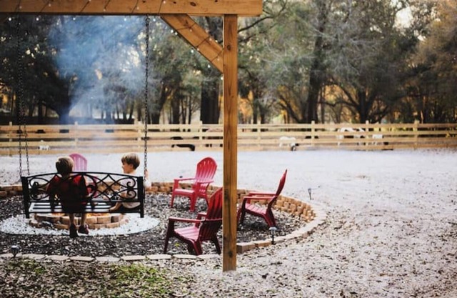 5 springs 4 to 10 minutes away Goats, Chickens, Free Eggs, Memories FARM Setting