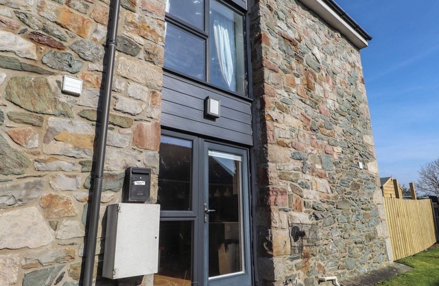 5 STAD CLYNNOG, pet friendly, with a garden in Niwbwrch (Newborough)
