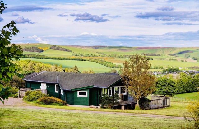 5 Star Award Winning -The Lamont Your Luxury Getaway with Hot Tub near Edinburgh