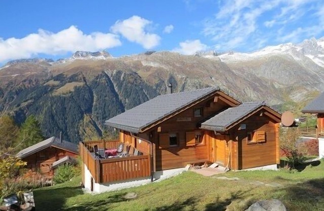 5 star chalet with stunning views, top location, free Wi-Fi, ski-in-ski-out