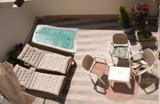 5 Star Deluxe Sky-Sea Marina Penthause