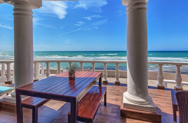 5 Star house as CLOSE TO THE SEA as you can get! IMPECCABLE, quiet, PRIVATE!