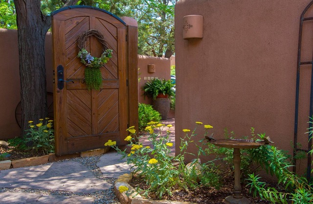 5 Star South Capitol Condo is Available 9-19 to 9-25!n2 BR, 2BA, 2 Patios!