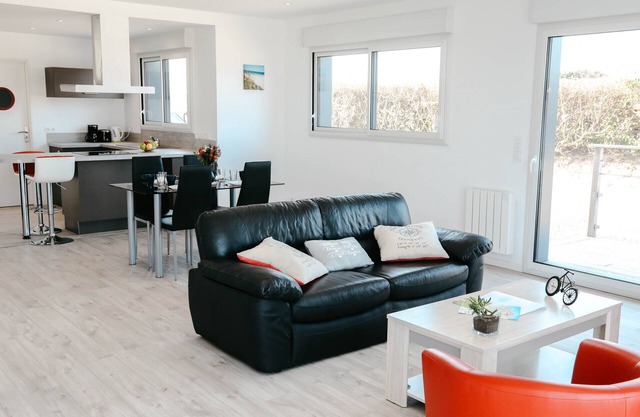 500m from the sea, modern house with garden for 4