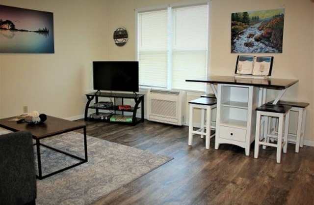525 Sprague 8 · Apartment across from Waldo Stadium and WMU track