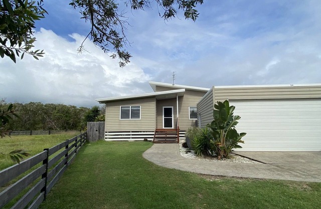 54 Kendall - Surrounded by Yuragrir National Park