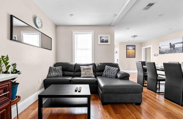 555-2 - 6BR - Quincy Spacious Apt near Perry Beach
