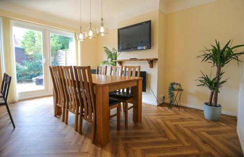 5Bed House Wirral near Liverpool Chester