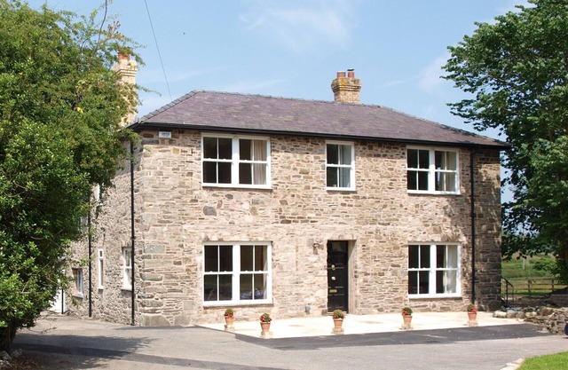 6 bedrooms,6 bathrooms, spacious former rectory, ideal for family holidays