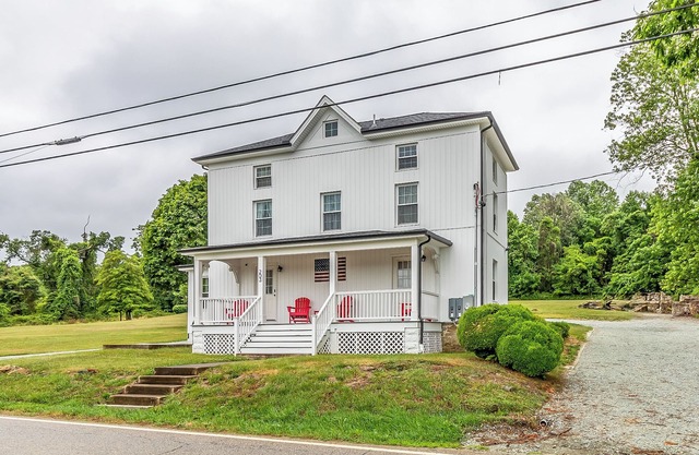 6 Bedroom 4 Bathroom 1870 Farmhouse. Right next to Great Wolf & Hollywood Casino