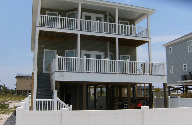 6 bedroom 5 bathroom Home with Private Pool