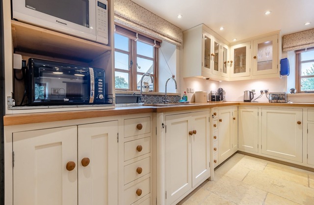 6 bedroom accommodation in Marnhull, near Shaftesbury