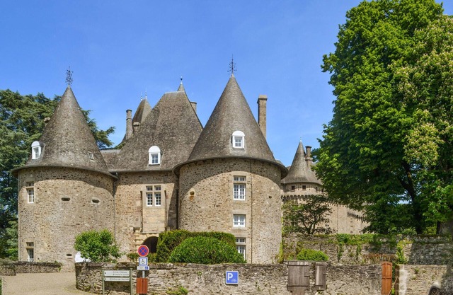 6 bedroom accommodation in Arnac-Pompadour