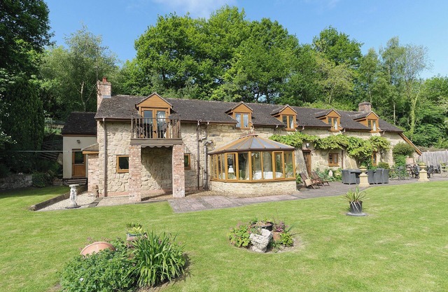 6 bedroom accommodation in Highley, near Bridgenorth