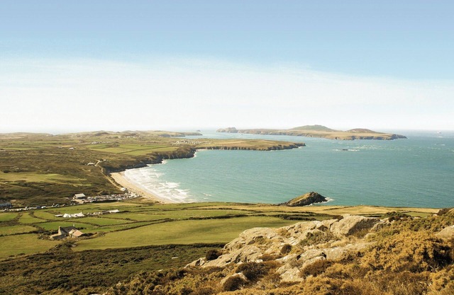 6 bedroom accommodation in Whitesands