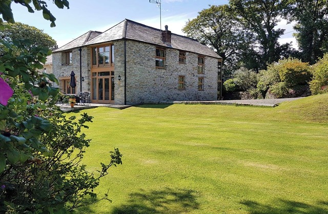 6 bedroom accommodation in Tregoodwell, Camelford