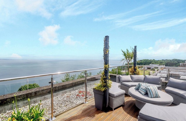 6 bedroom accommodation in Torquay